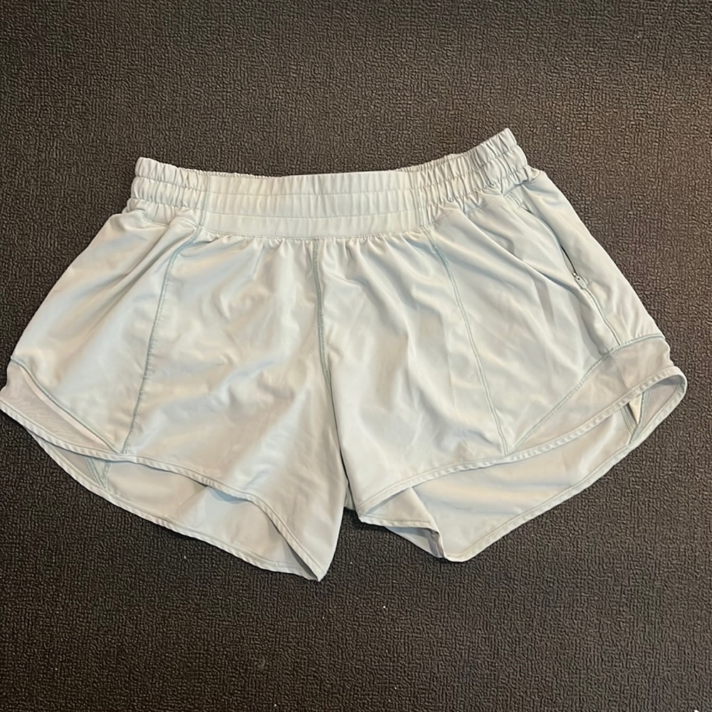 Lululemon size 8 (four inch) hottie hot shorts